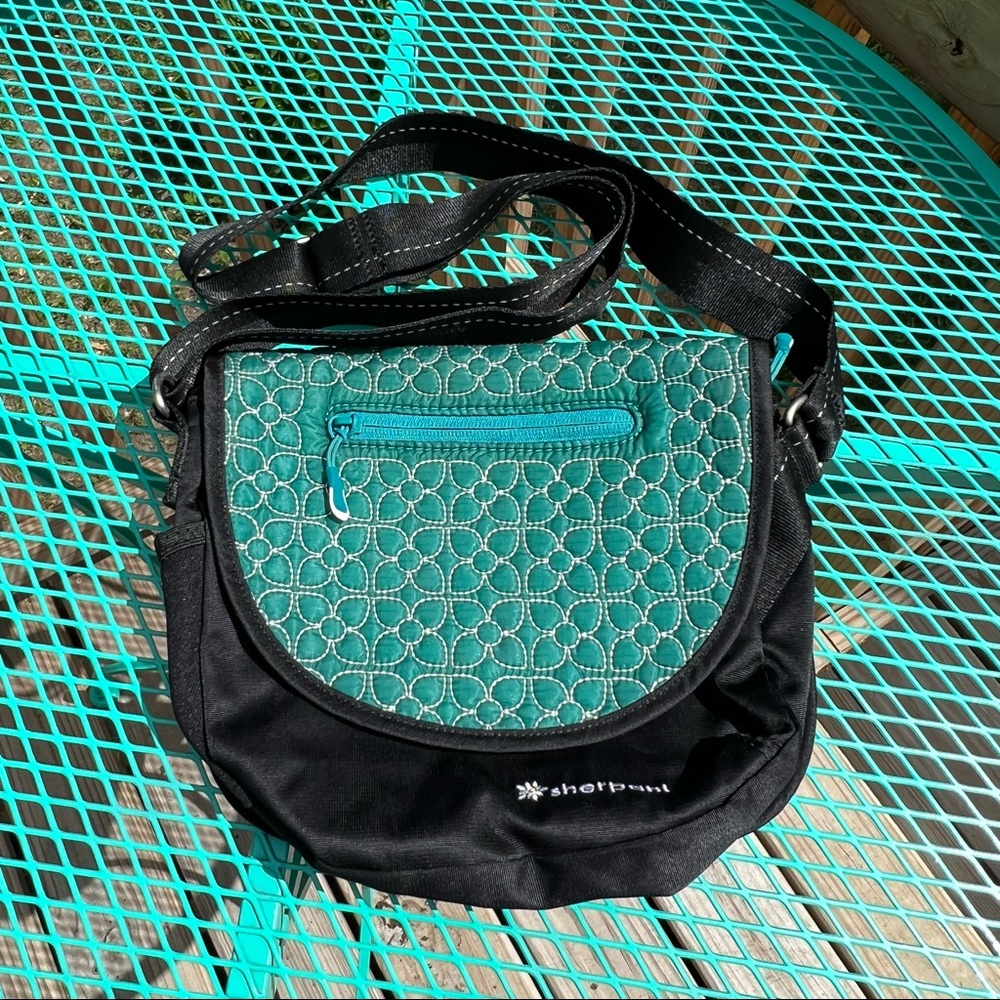 Sherpani crossbody quilted detail